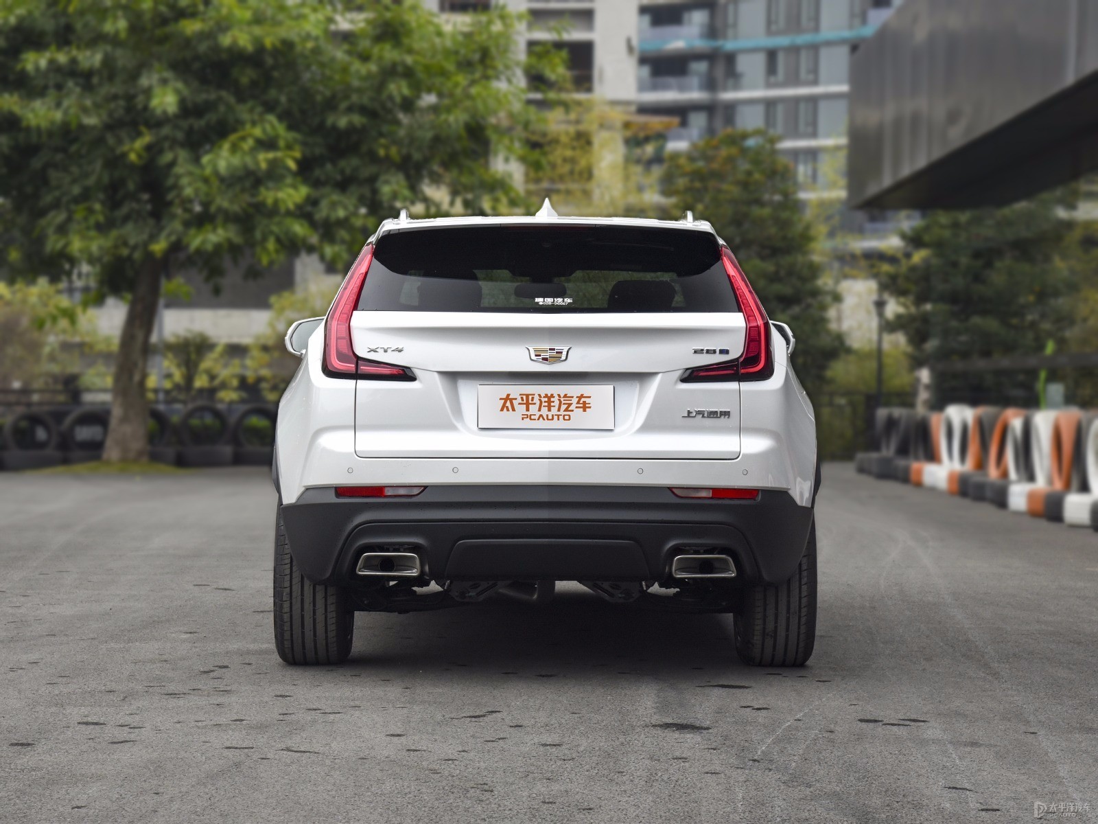 阿拉斯加白凱迪拉克XT4整車外觀外觀圖片
