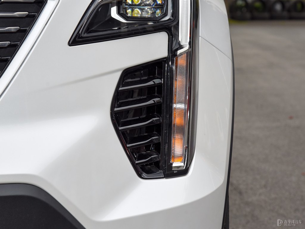 阿拉斯加白凱迪拉克XT4車(chē)頭外觀圖片