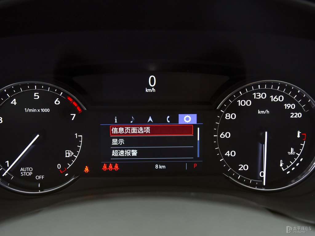 阿拉斯加白凱迪拉克XT4中控內(nèi)飾圖片