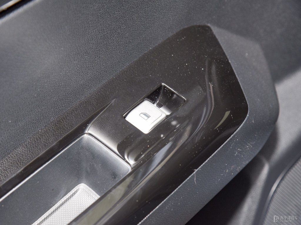 星湖灰小鵬G3車廂內(nèi)飾圖片