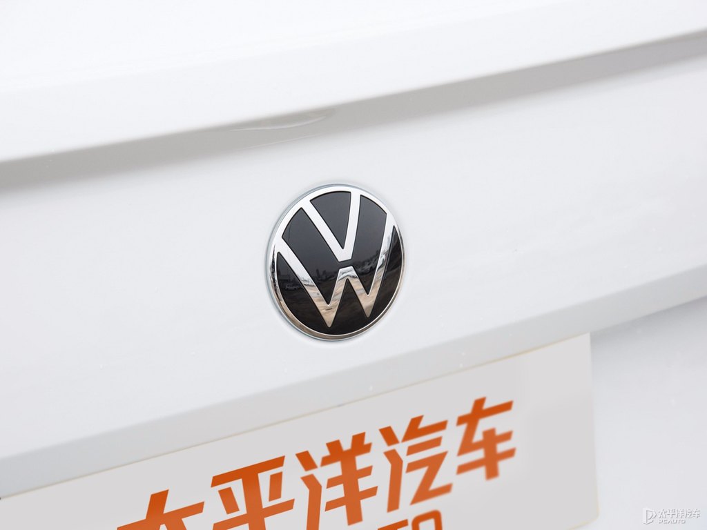 極地白寶來車尾外觀圖片
