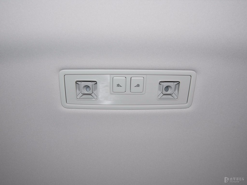 極地白寶來車廂內(nèi)飾圖片