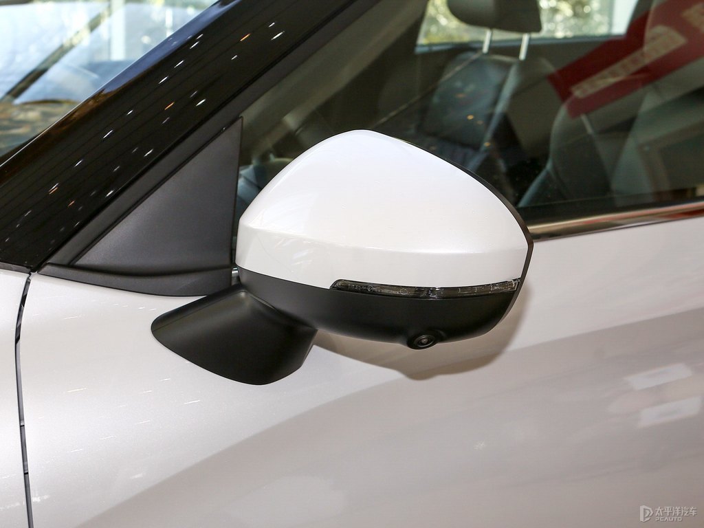 星鉆白歐藍(lán)德車(chē)身外觀圖片