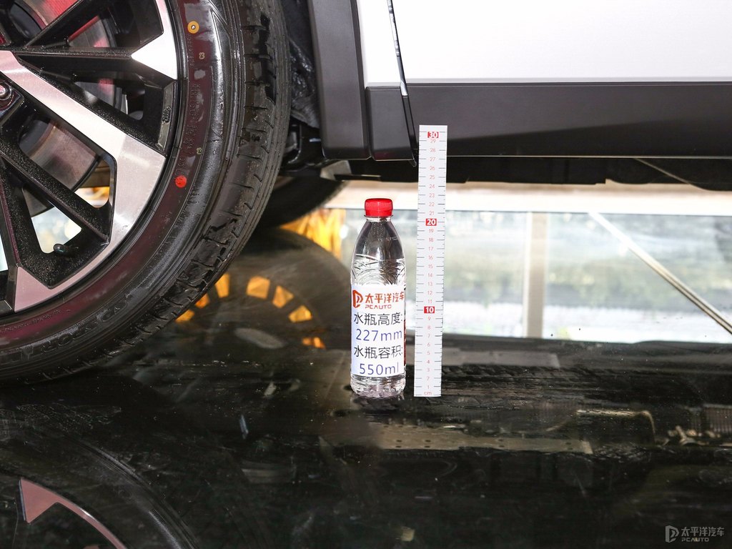 星鉆白歐藍(lán)德車身外觀圖片