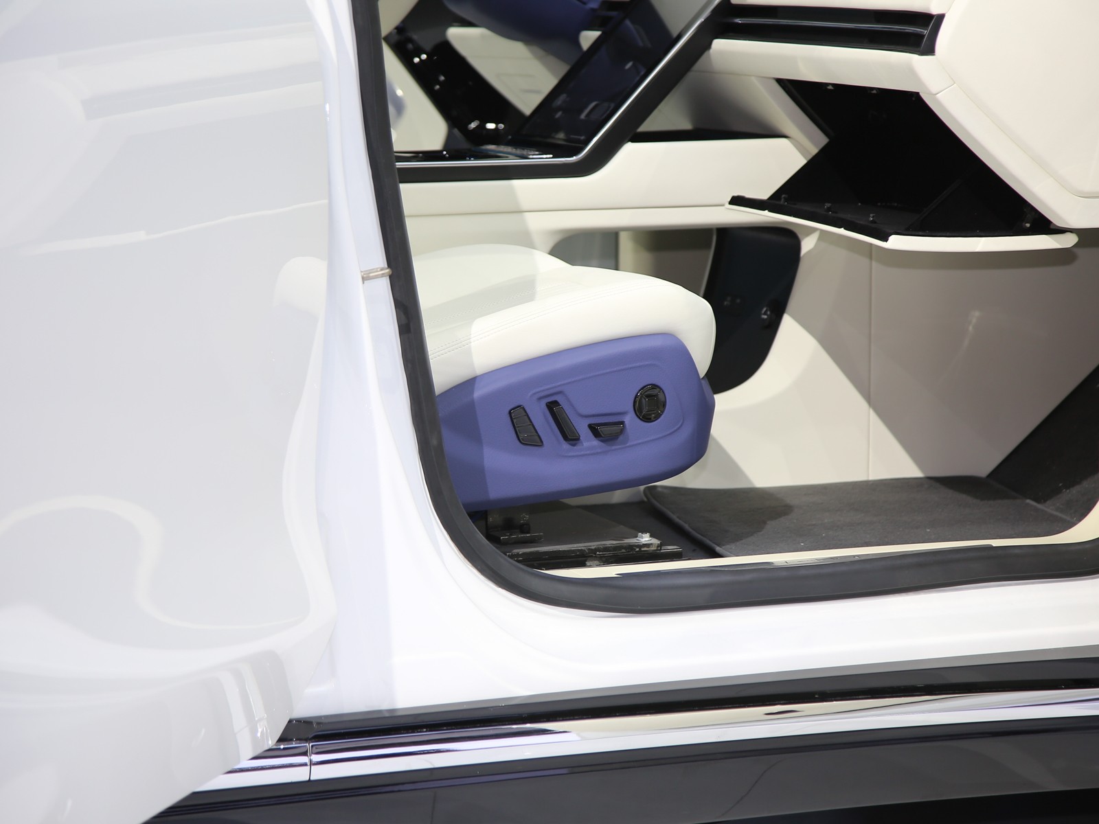 遠(yuǎn)航H8車展高清大圖