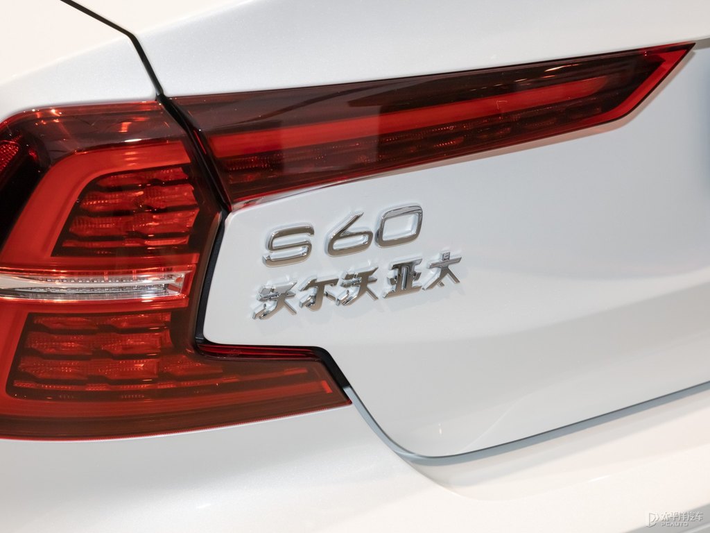 水晶白沃爾沃S60車尾外觀圖片