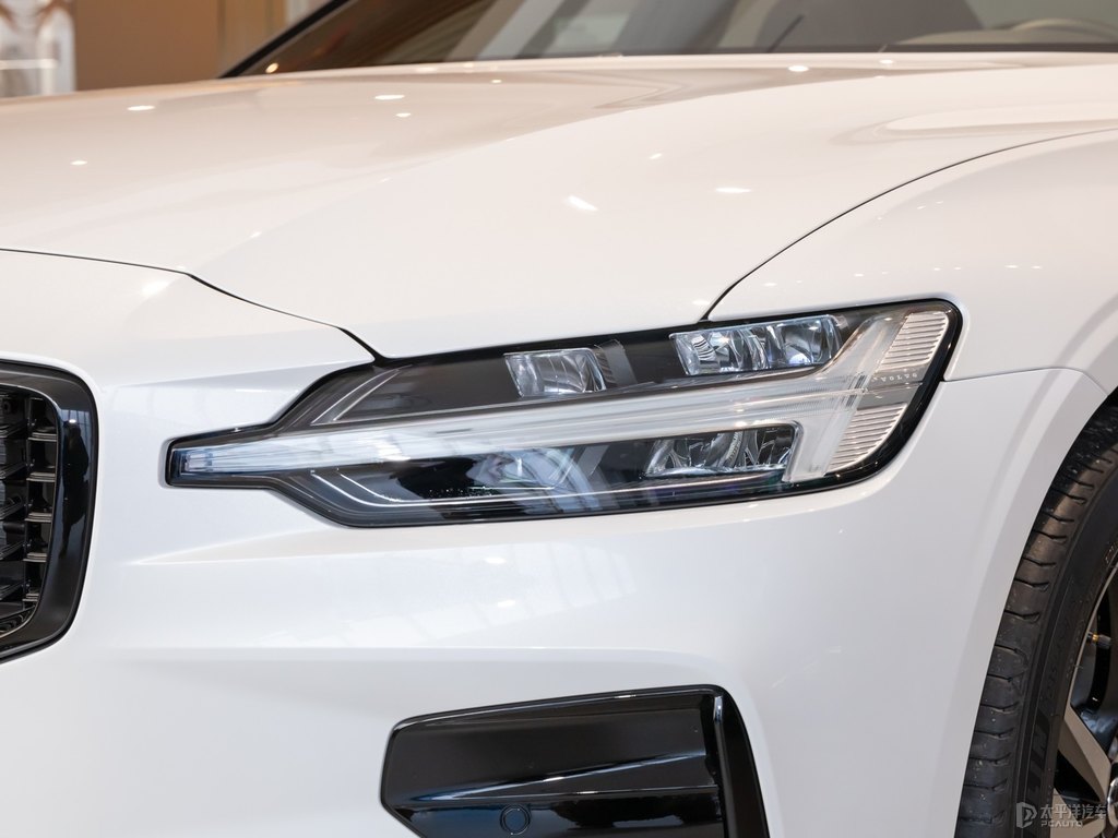 水晶白沃爾沃S60車頭外觀圖片