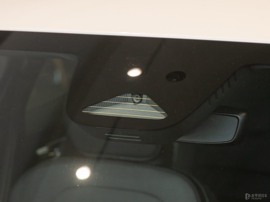 水晶白沃爾沃S60車身外觀圖片