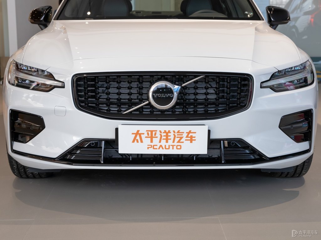 水晶白沃爾沃S60車頭外觀圖片