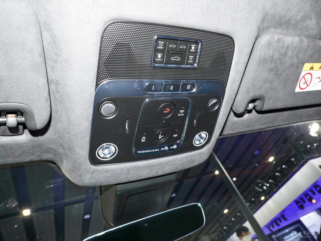 寒武巖灰飛馳車廂內(nèi)飾圖片