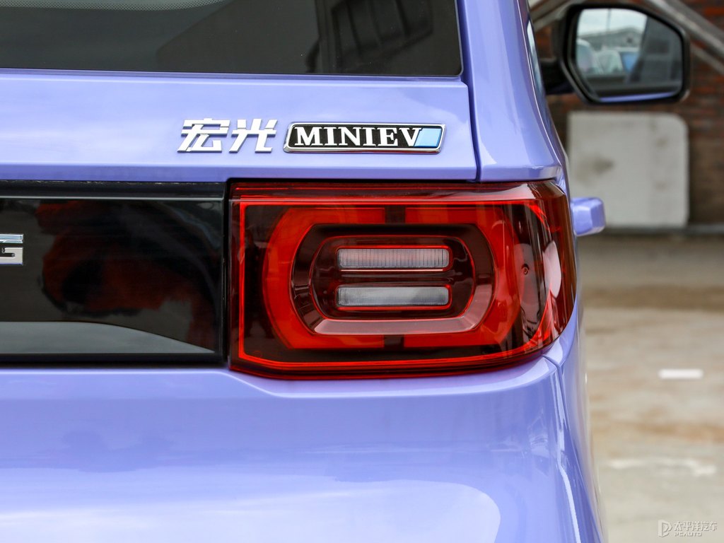 黑色+薰衣草紫宏光MINIEV車尾外觀圖片