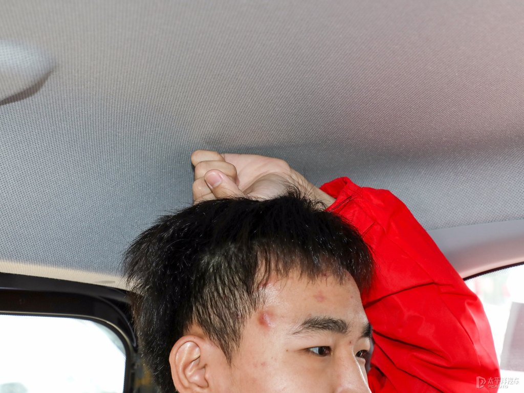黑色+薰衣草紫宏光MINIEV駕乘空間空間圖片