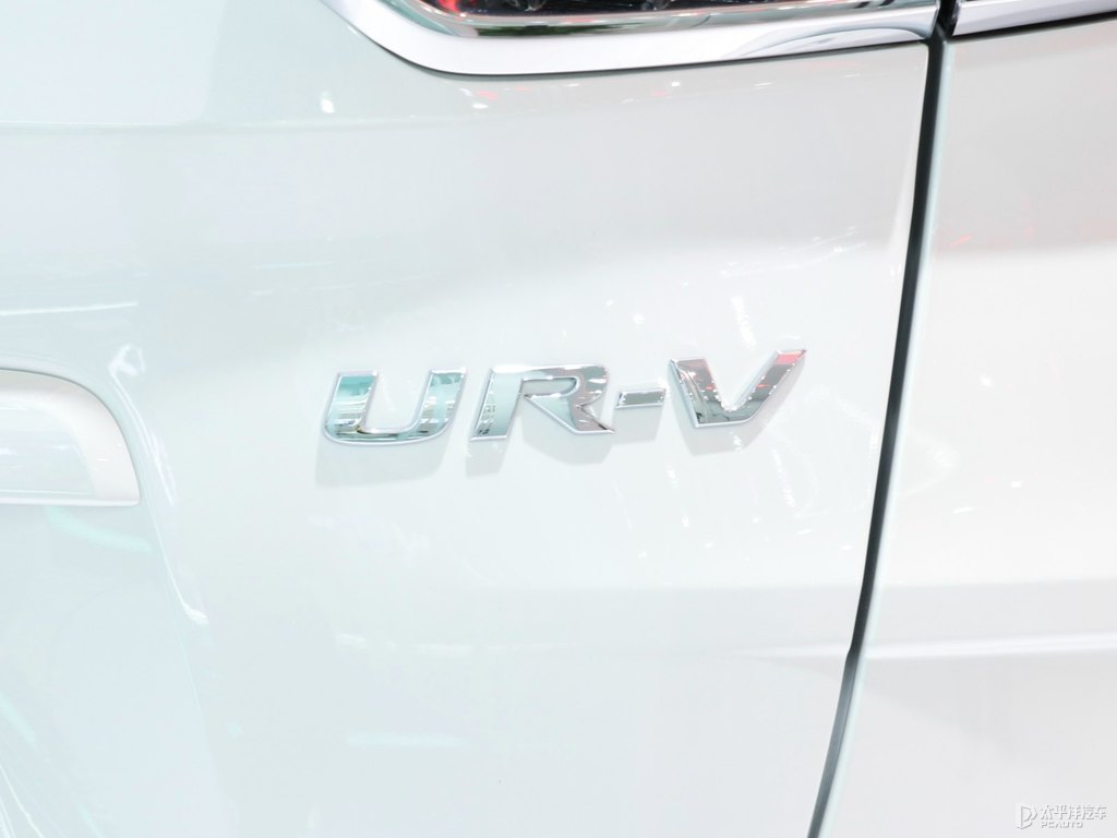 珍珠白本田UR-V車尾外觀圖片