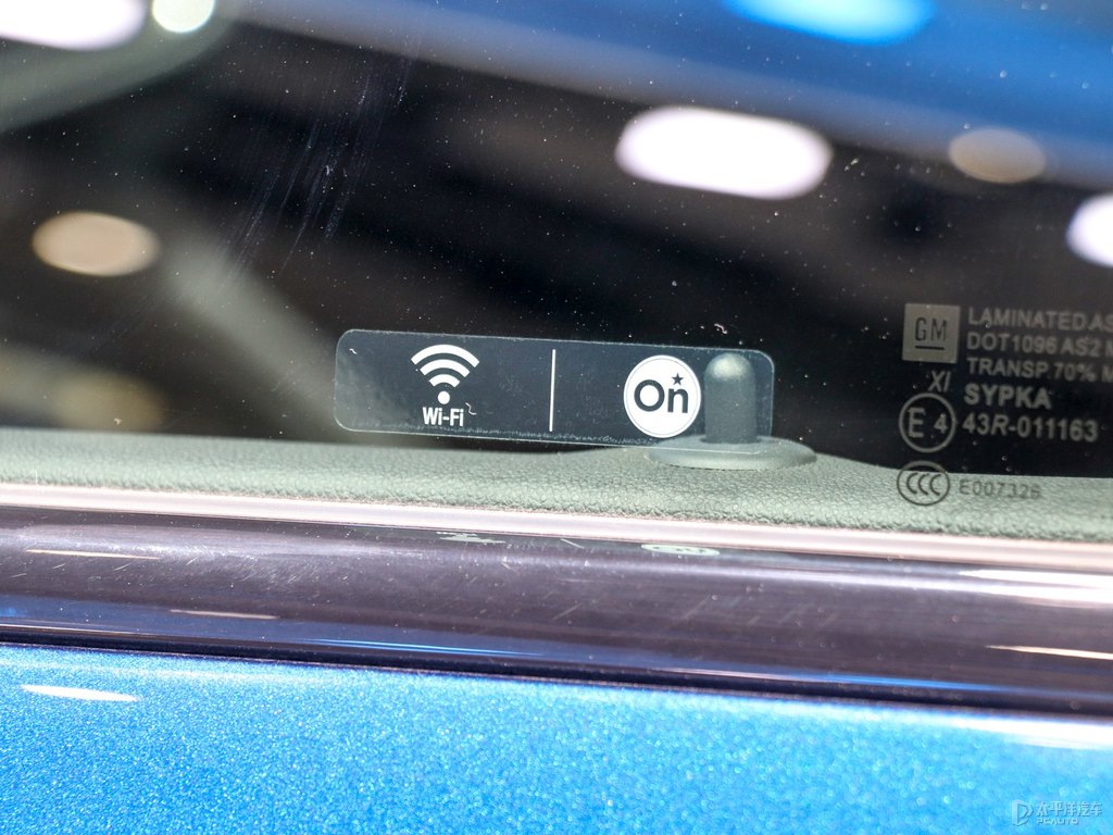 光年藍昂科威車廂內飾圖片