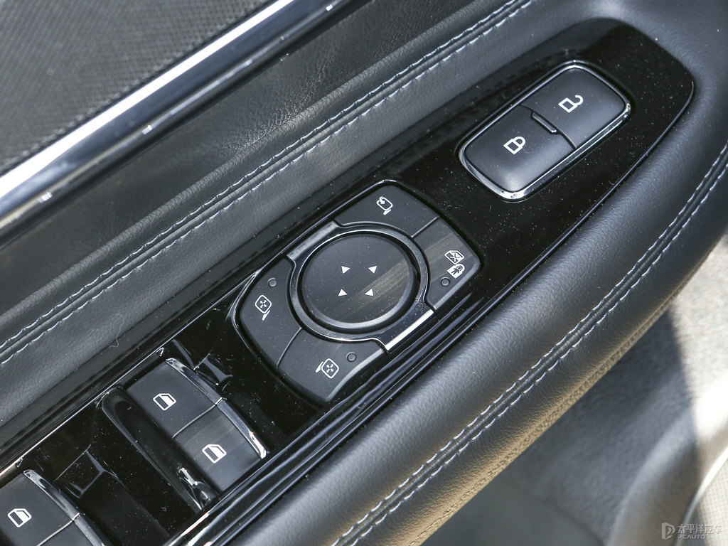 傳世藍(lán)冒險(xiǎn)家車廂內(nèi)飾圖片