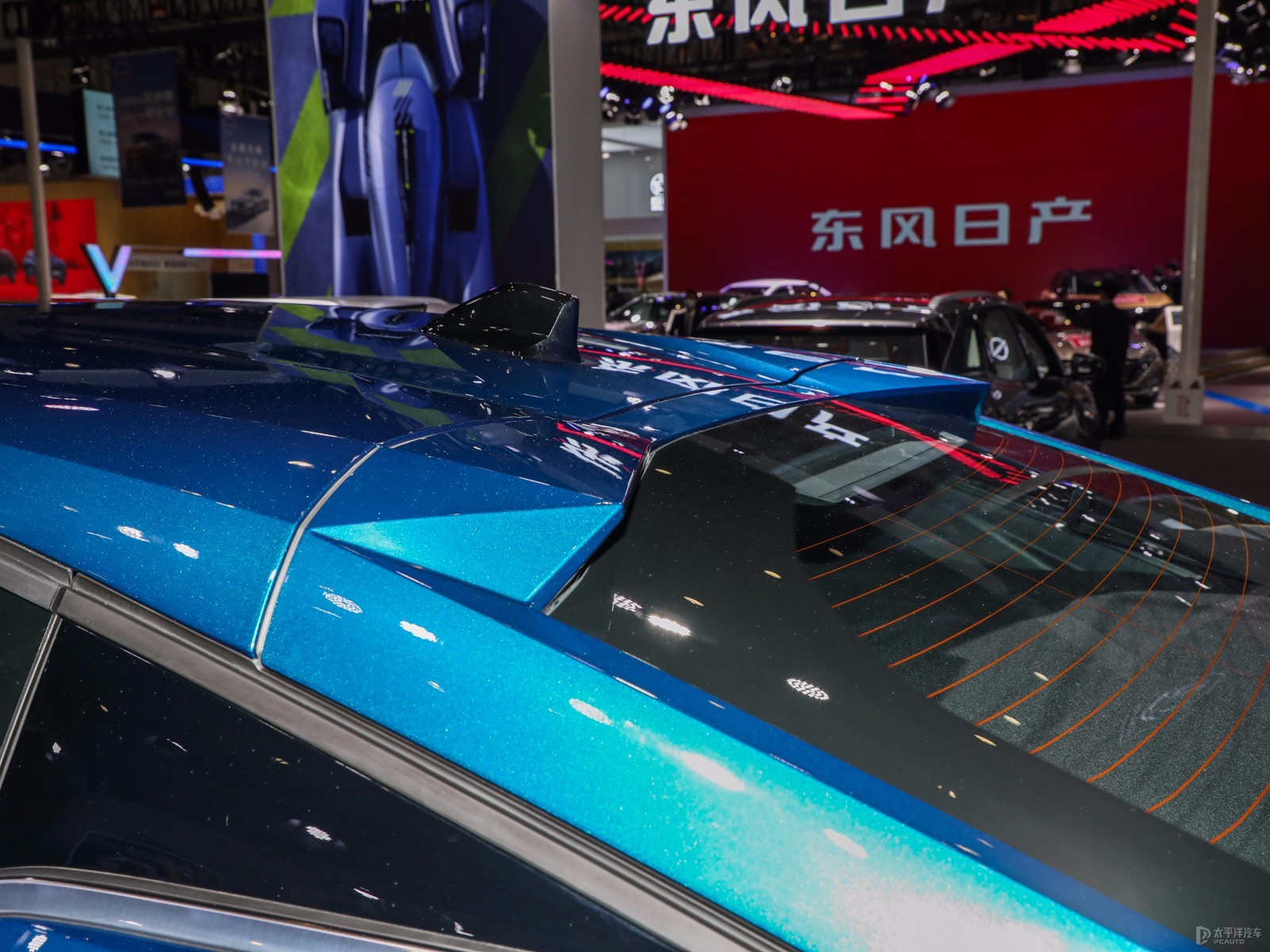 標(biāo)致408X外觀高清大圖