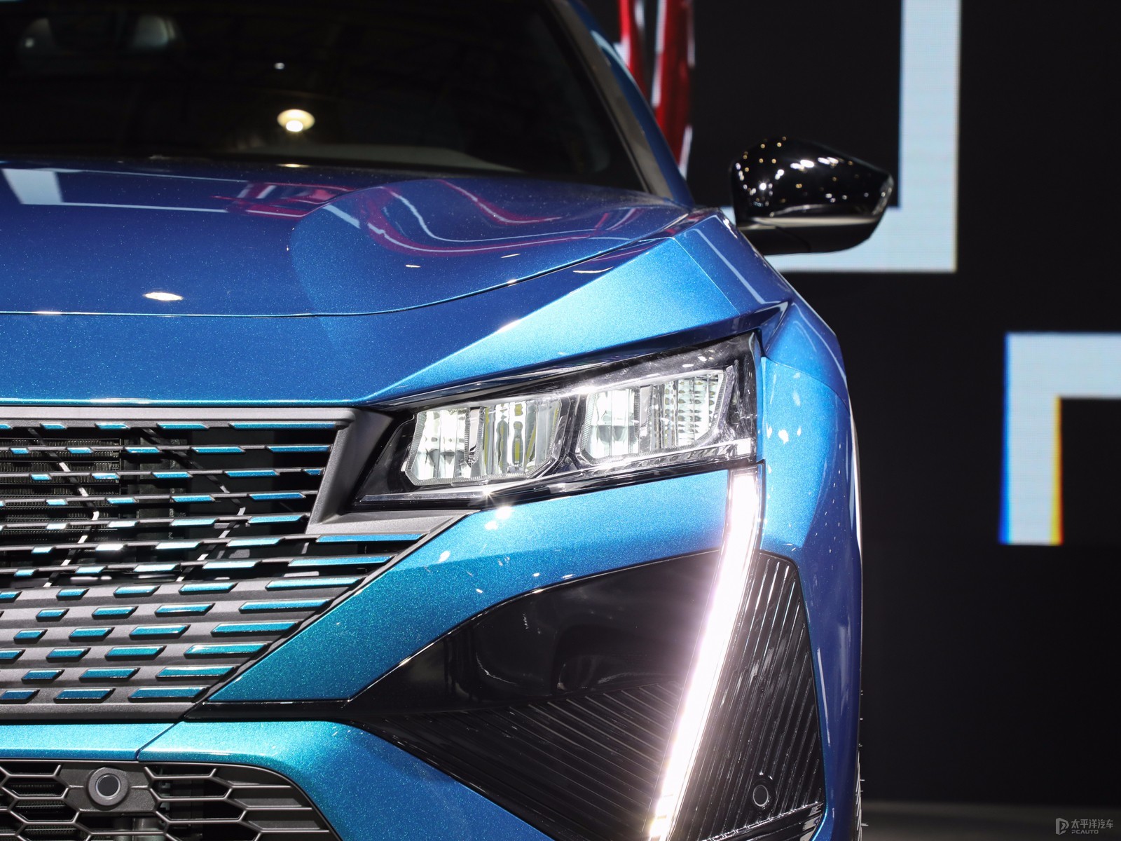 標(biāo)致408X外觀高清大圖