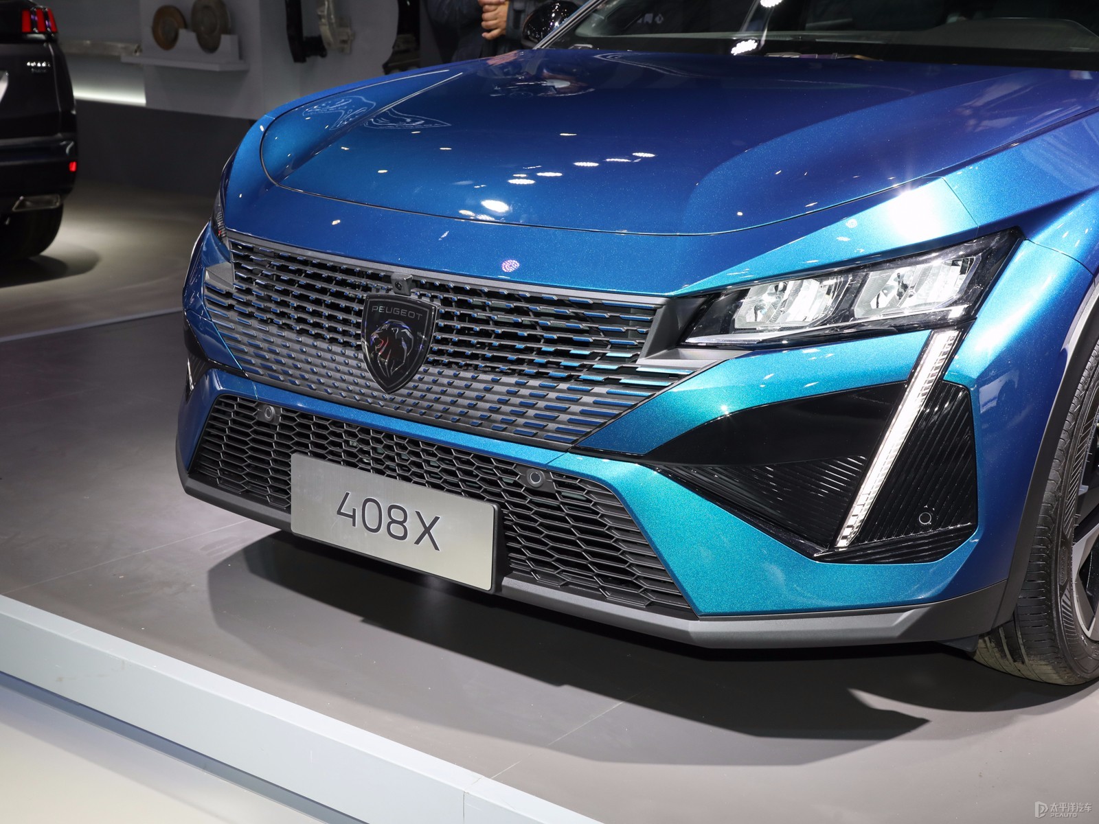 標(biāo)致408X外觀高清大圖