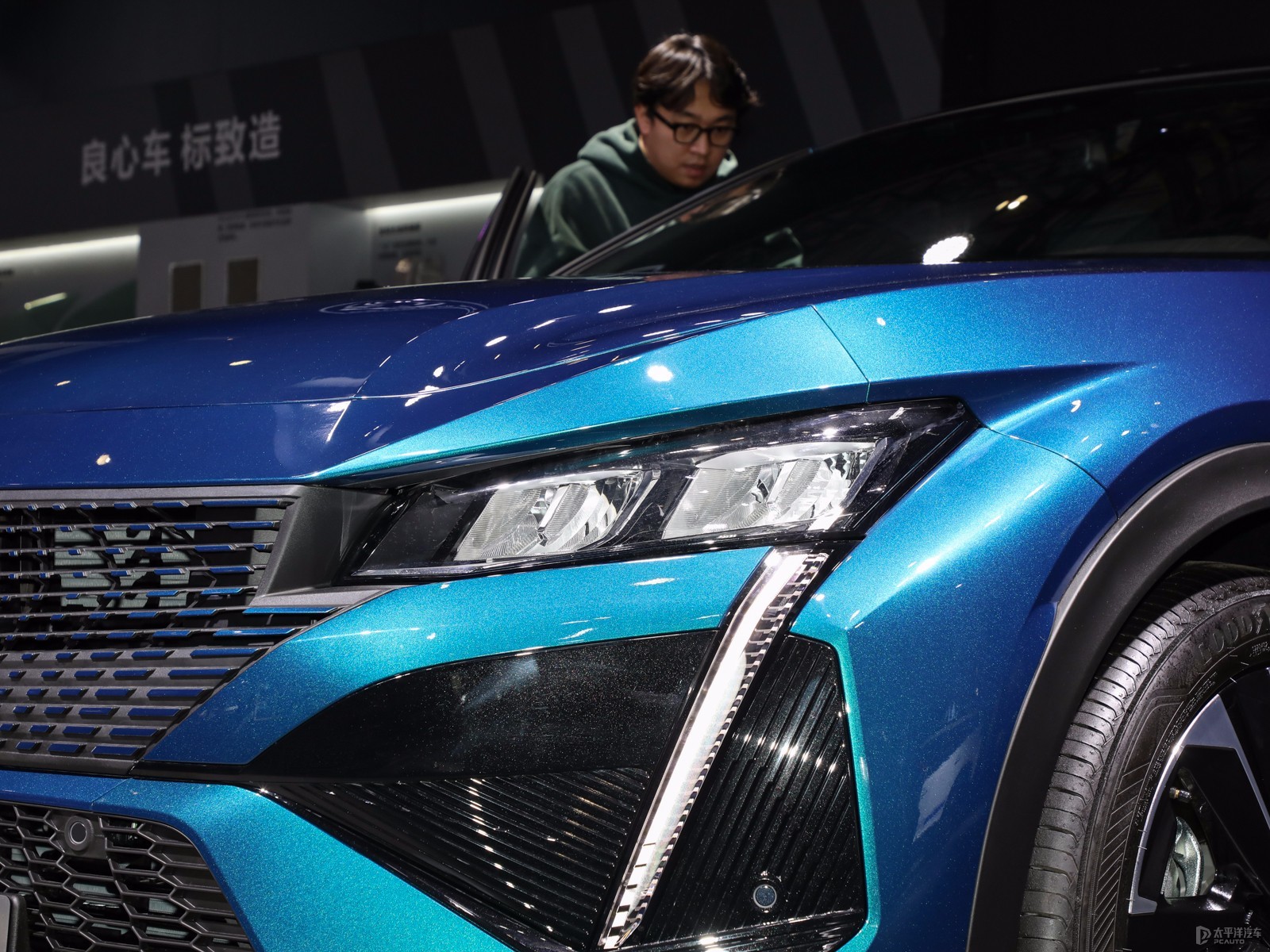 標(biāo)致408X外觀高清大圖