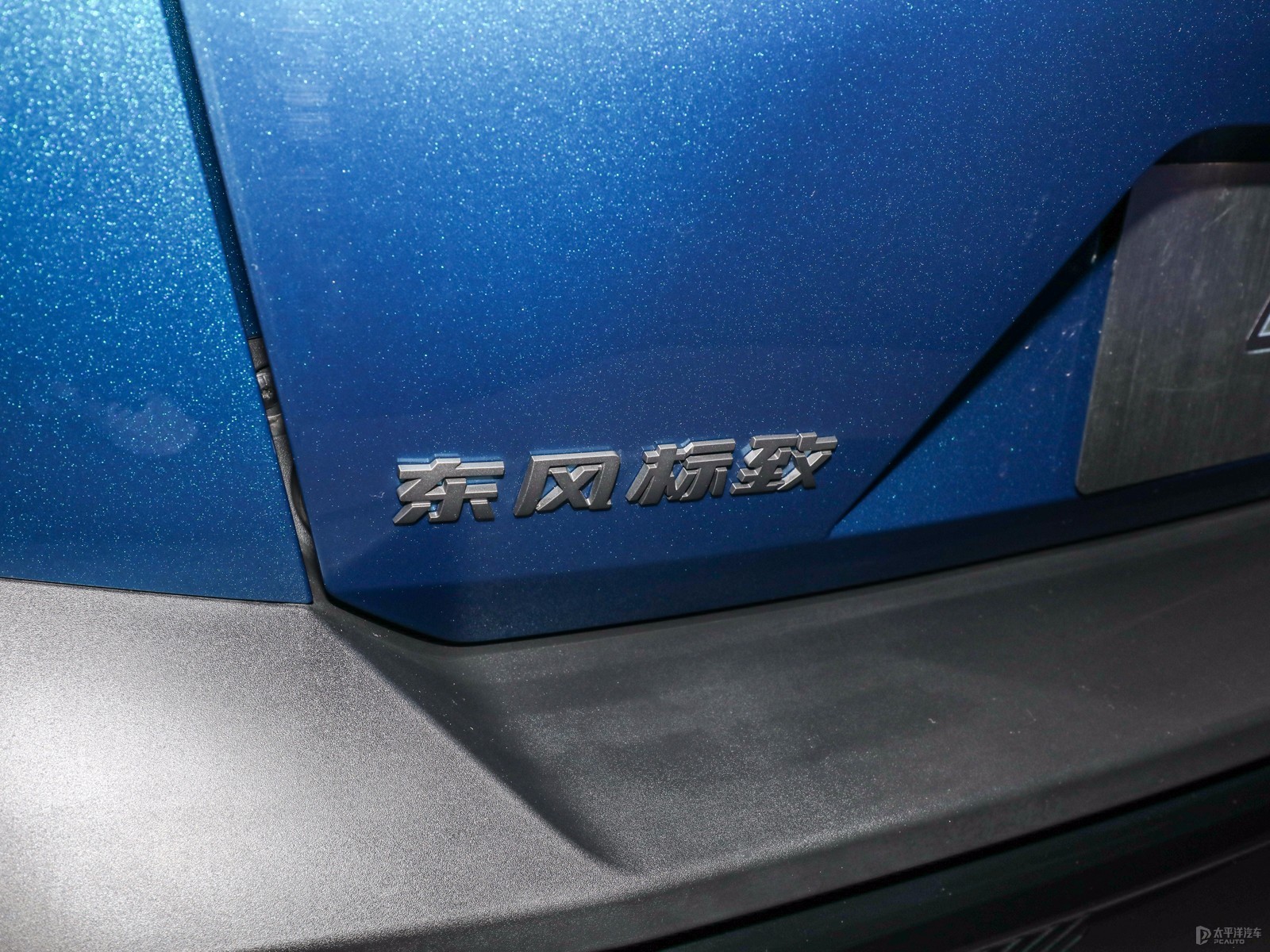 標(biāo)致408X外觀高清大圖