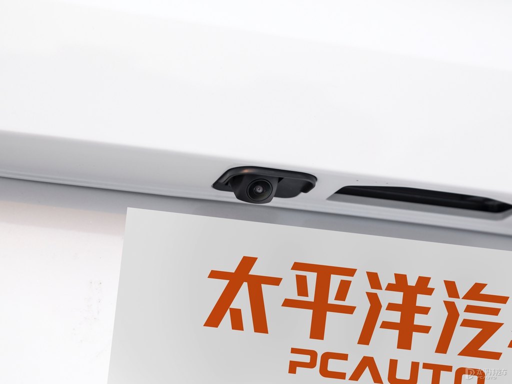 星月白皓影車尾外觀圖片