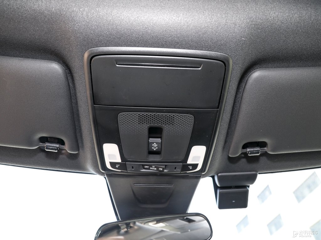 瑪瑙紫思域車廂內(nèi)飾圖片