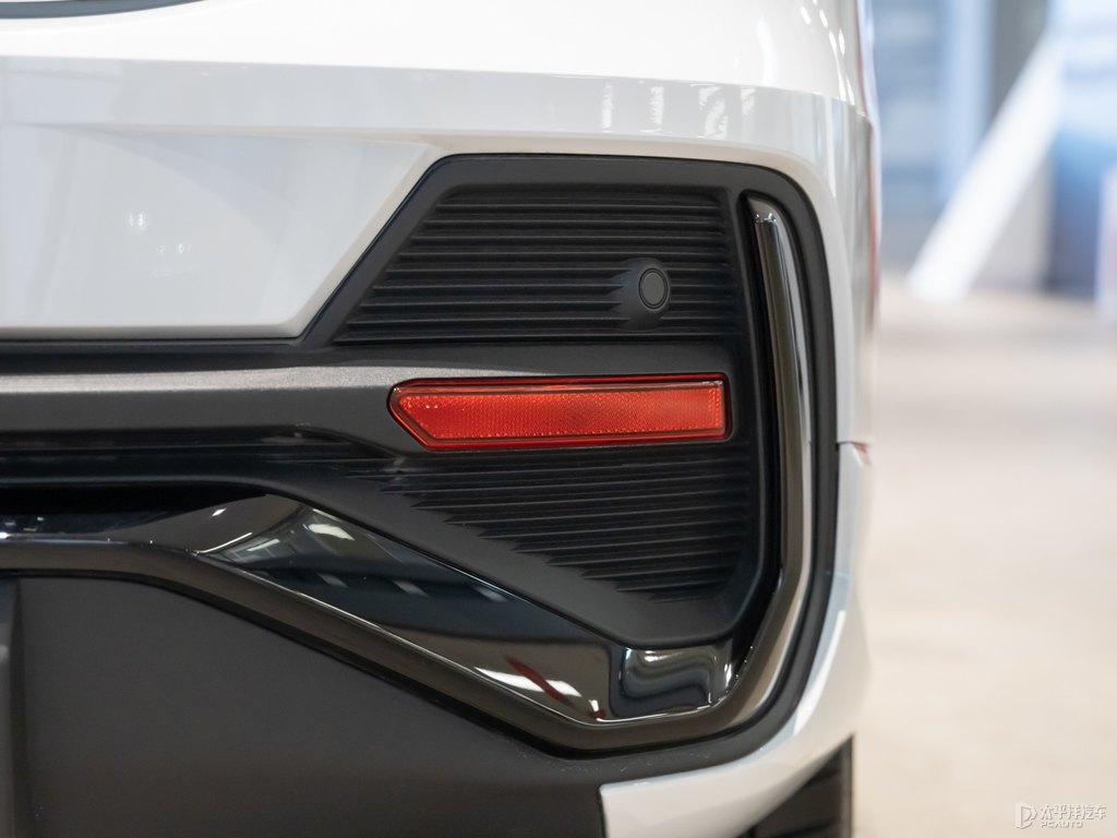 冰川白奧迪Q3 Sportback車尾外觀圖片