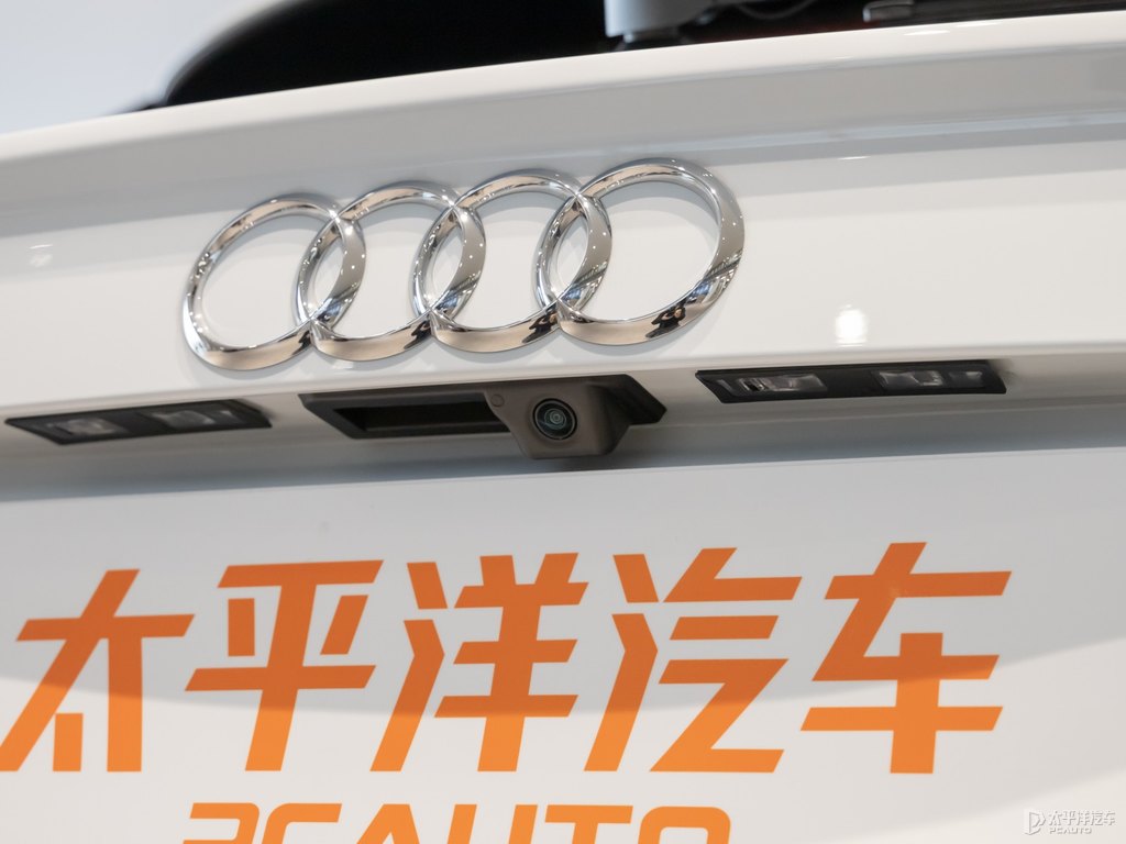 冰川白奧迪Q3 Sportback車尾外觀圖片