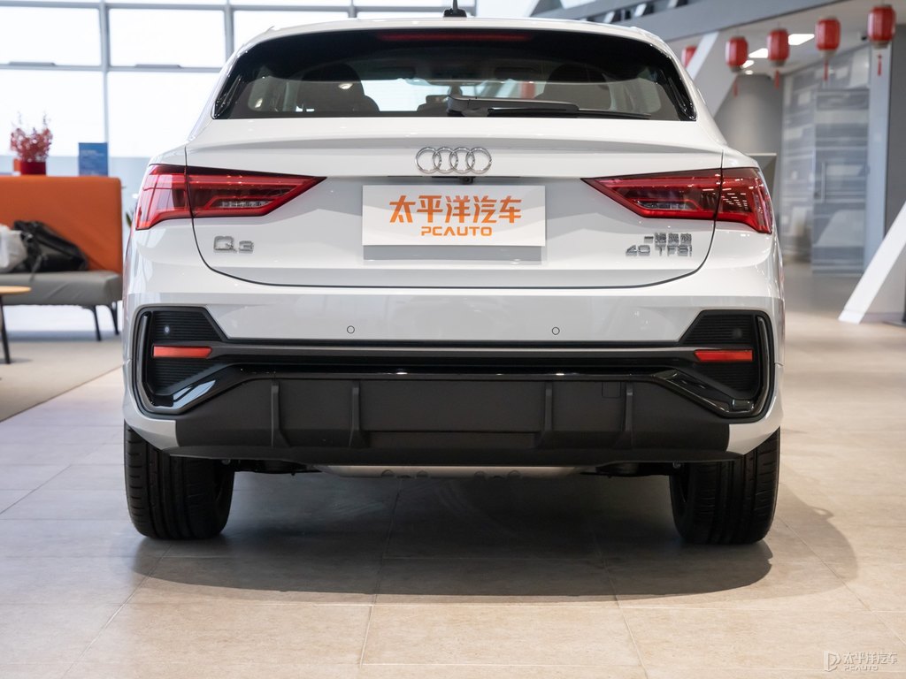 冰川白奧迪Q3 Sportback車尾外觀圖片
