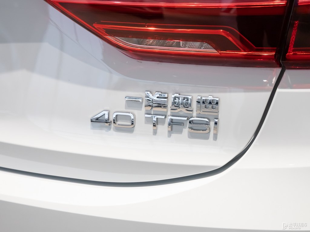 冰川白奧迪Q3 Sportback車尾外觀圖片