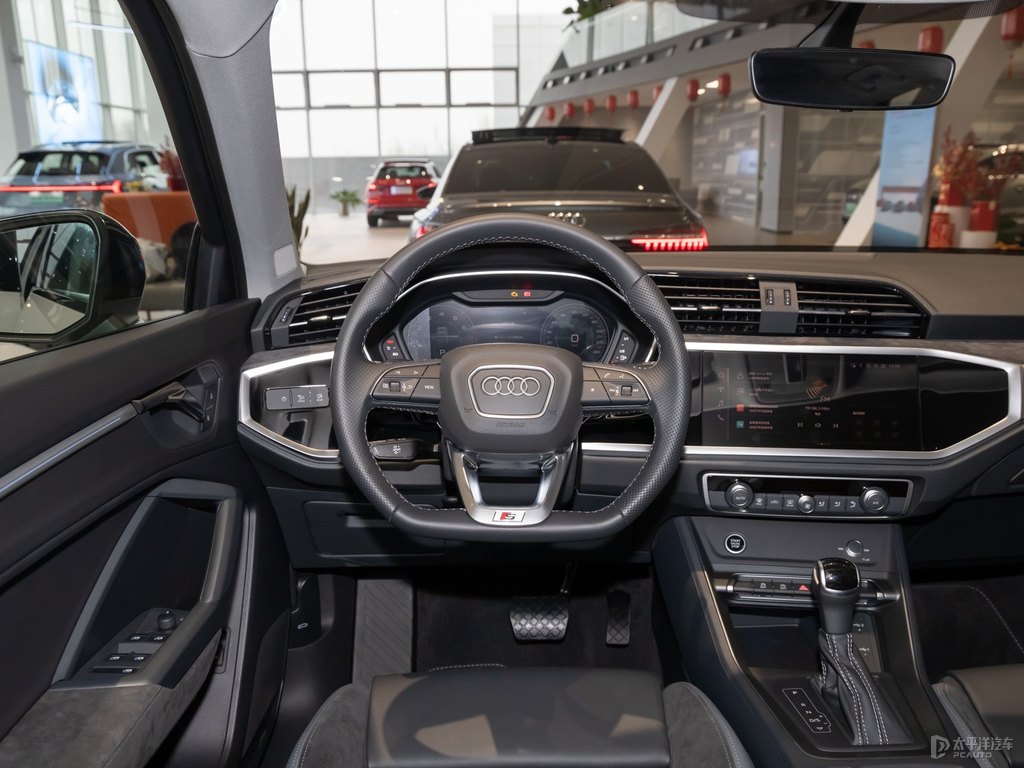 冰川白奧迪Q3 Sportback中控內(nèi)飾圖片