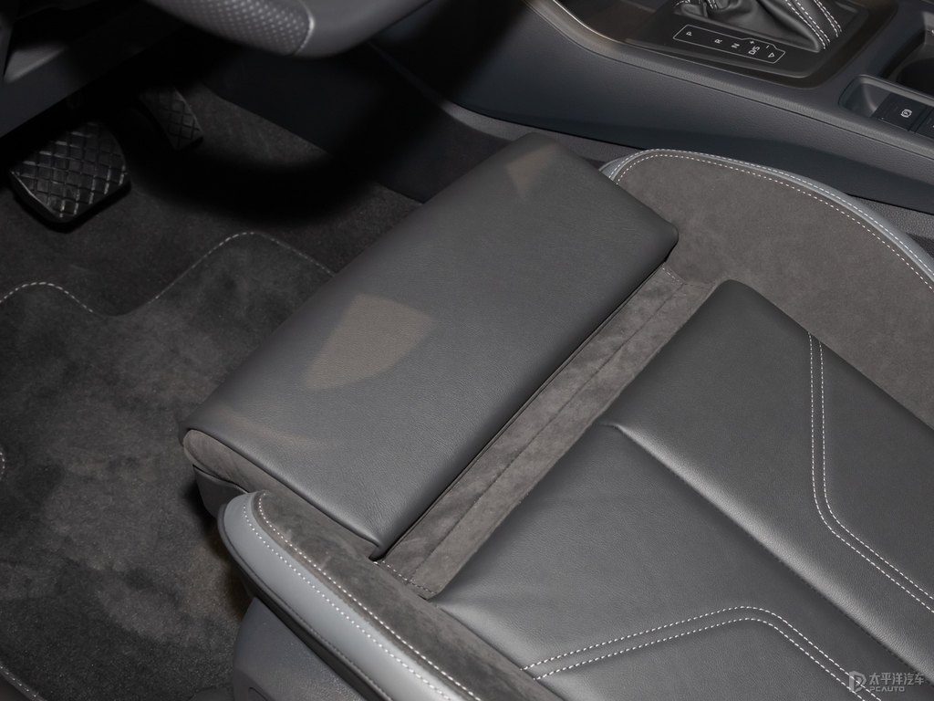 冰川白奧迪Q3 Sportback座椅內(nèi)飾圖片