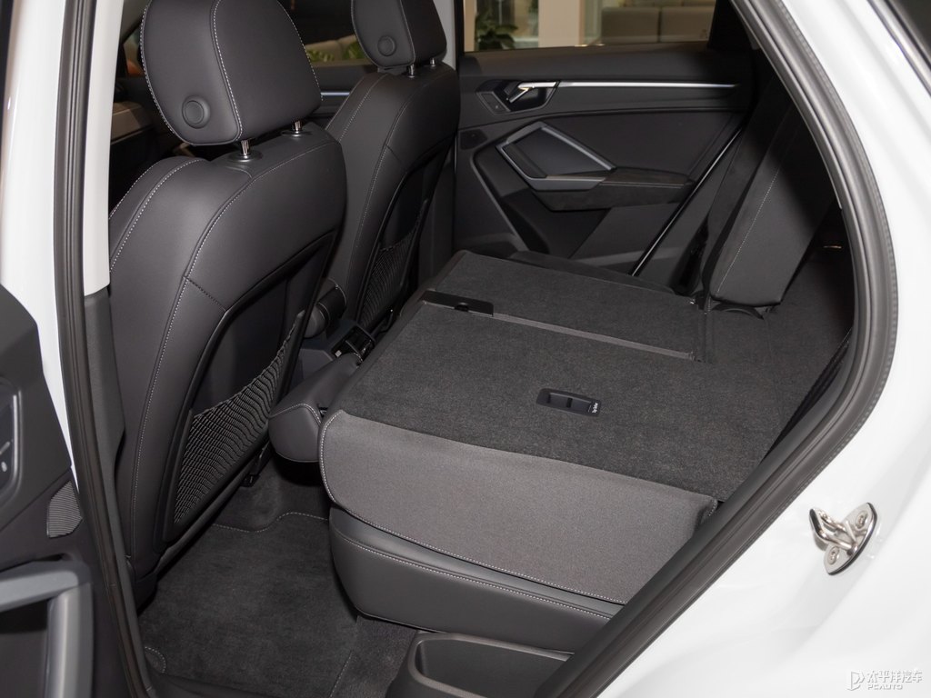 冰川白奧迪Q3 Sportback座椅內(nèi)飾圖片