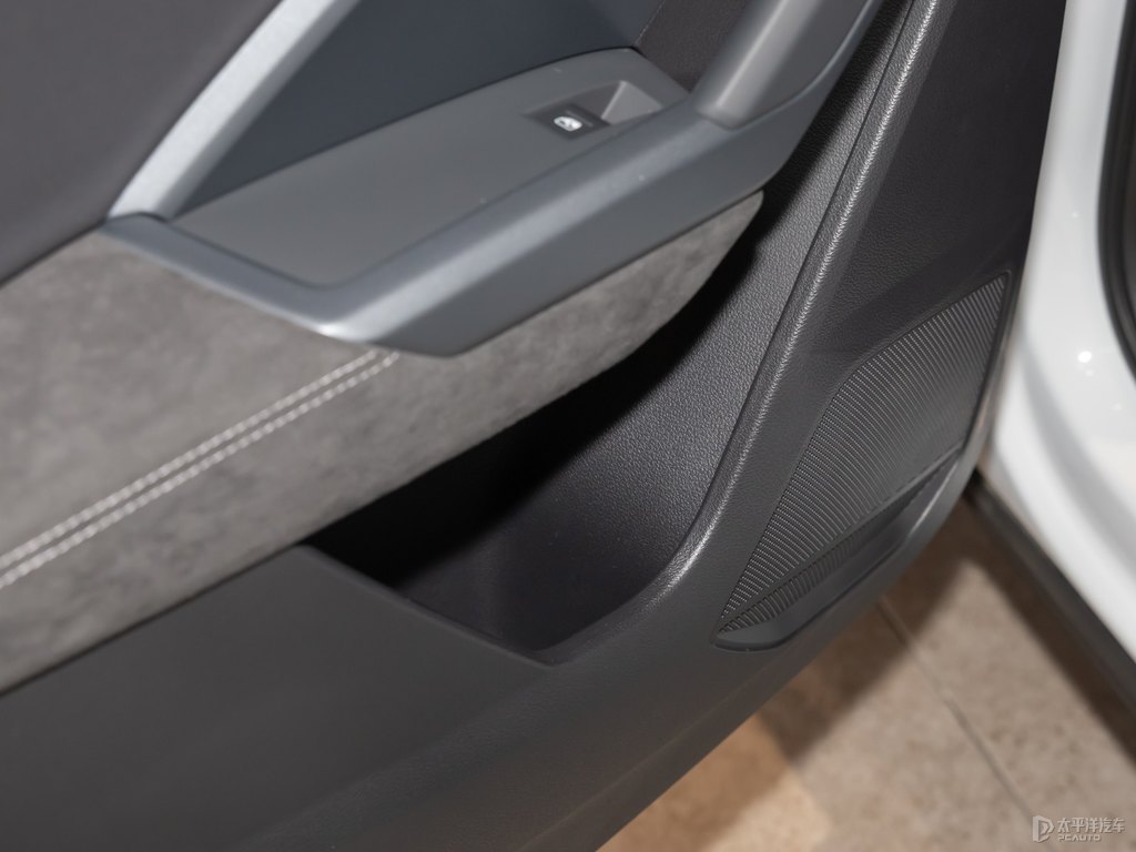 冰川白奧迪Q3 Sportback儲物空間空間圖片