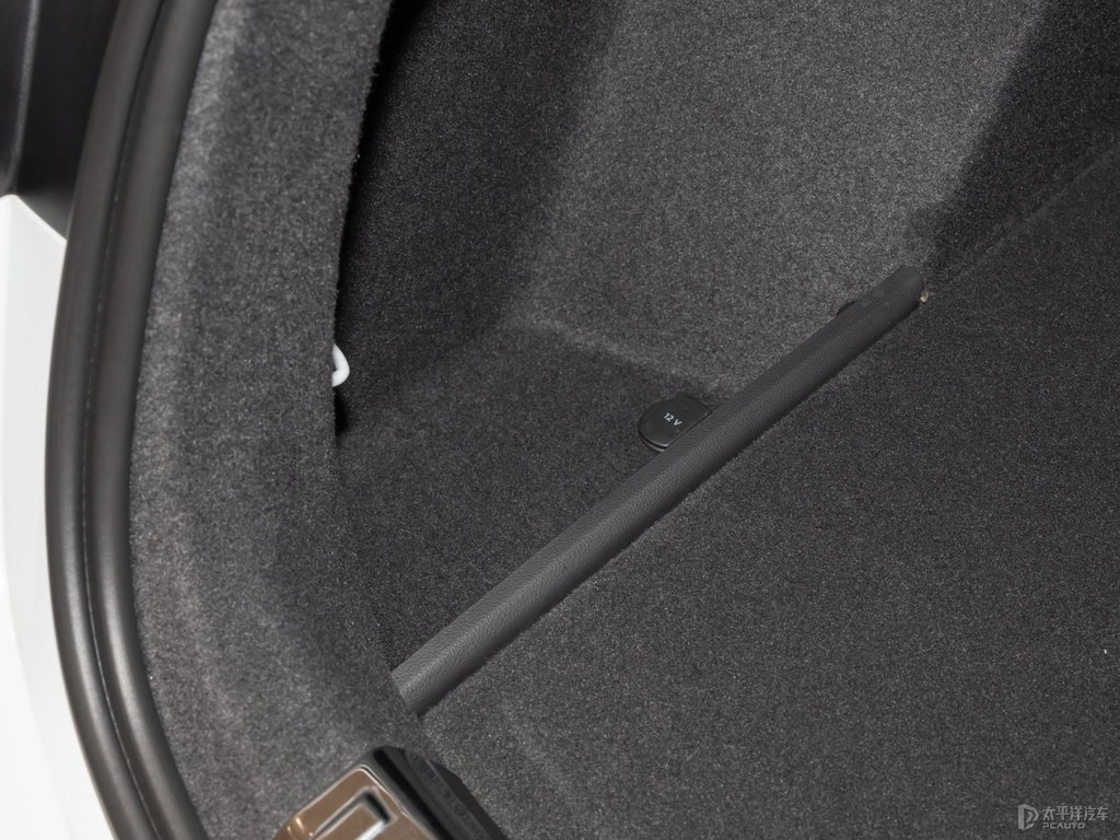 冰川白奧迪Q3 Sportback后備廂空間圖片