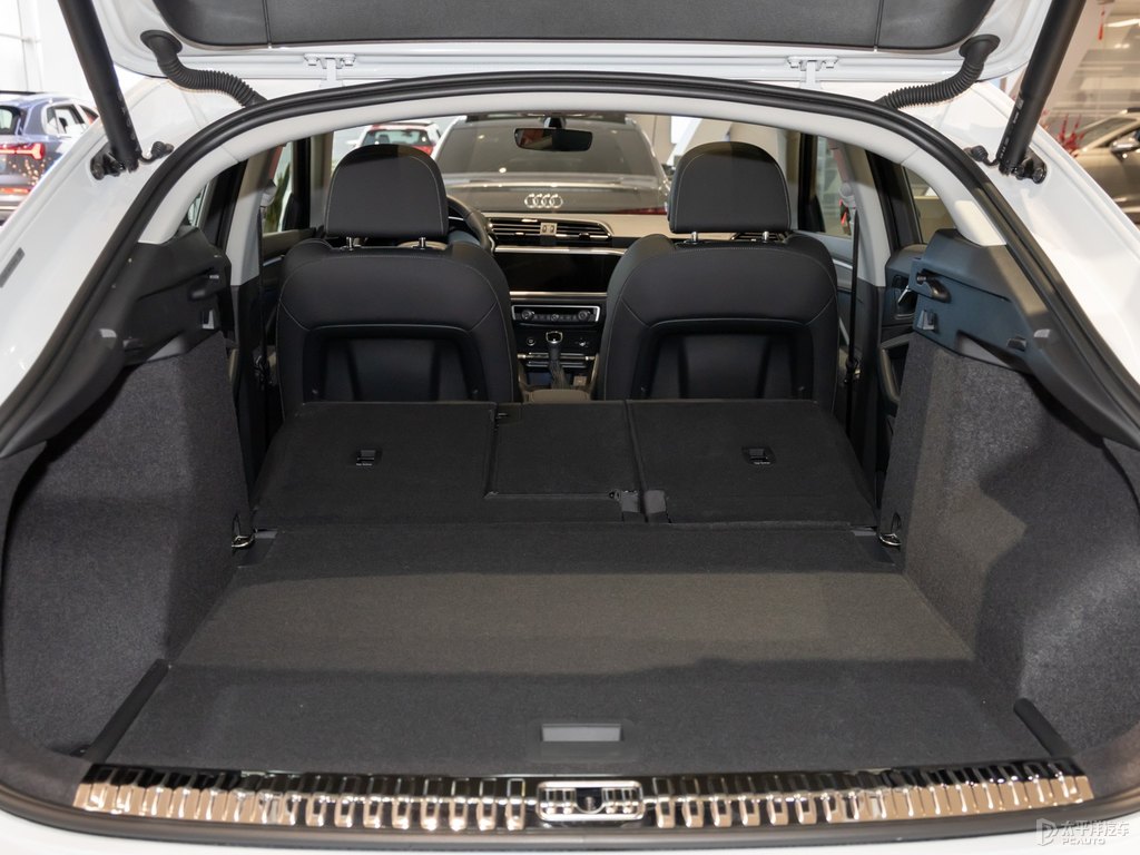 冰川白奧迪Q3 Sportback后備廂空間圖片