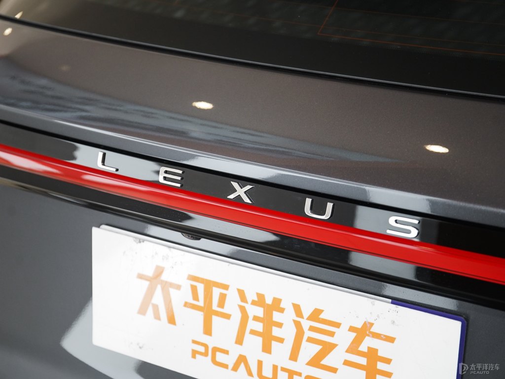 超音速流光金屬色雷克薩斯RX車尾外觀圖片