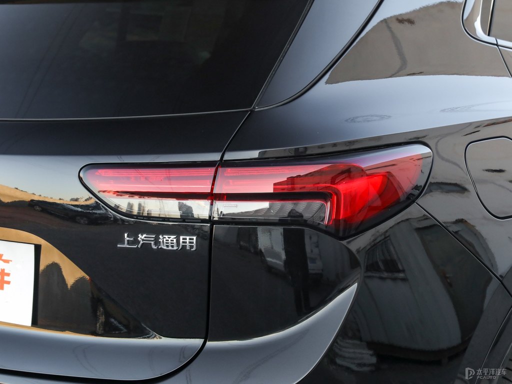 墨玉黑昂科威車尾外觀圖片