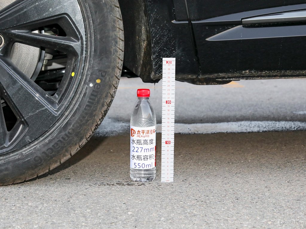 墨玉黑昂科威車(chē)身外觀圖片