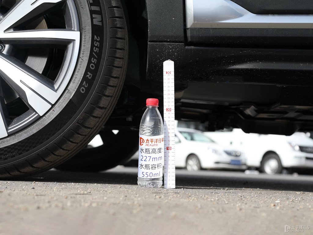 安第斯灰長(zhǎng)安CS95車身外觀圖片