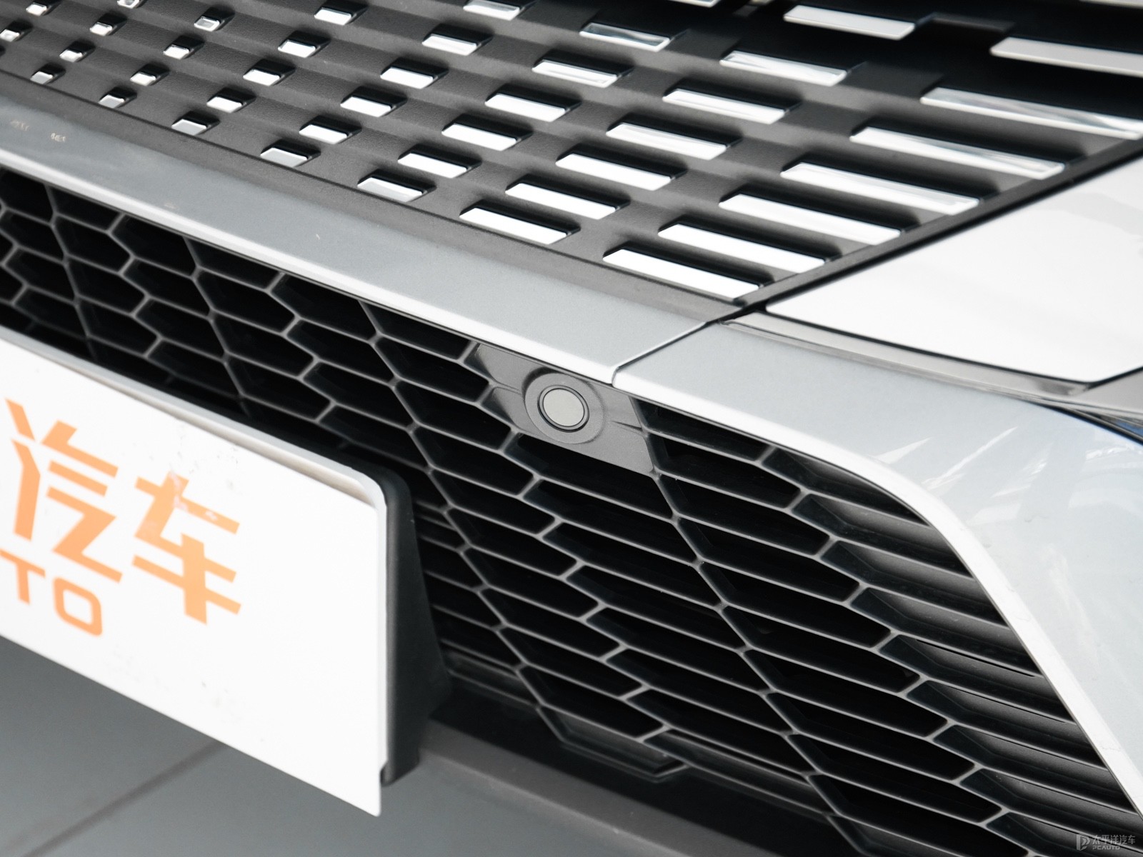 標(biāo)致408X外觀高清大圖