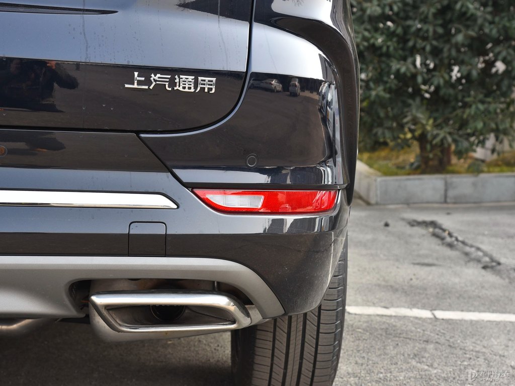 墨玉黑昂科旗車尾外觀圖片