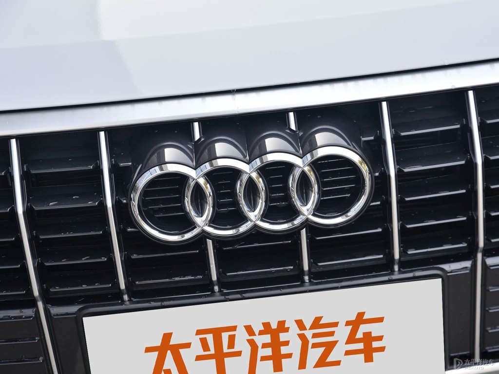 冰川白奧迪Q3車頭外觀圖片