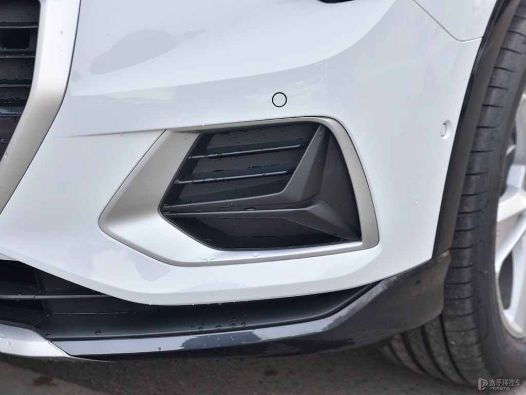 冰川白奧迪Q3車頭外觀圖片