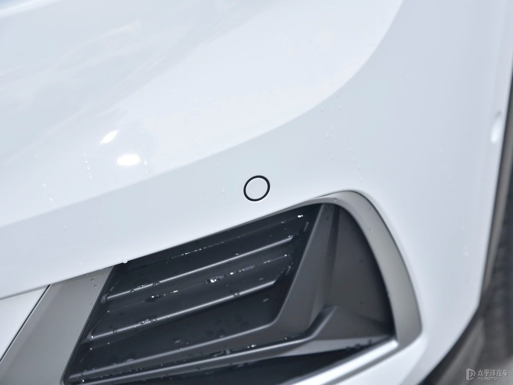 冰川白奧迪Q3車頭外觀圖片