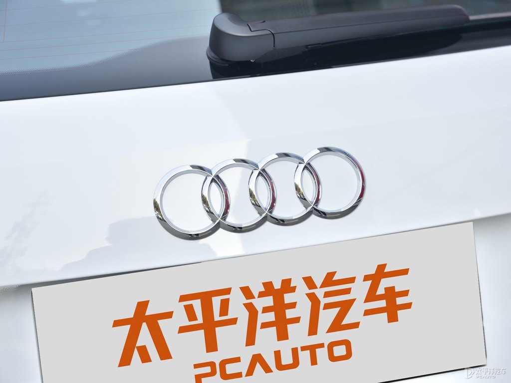 冰川白奧迪Q3車尾外觀圖片