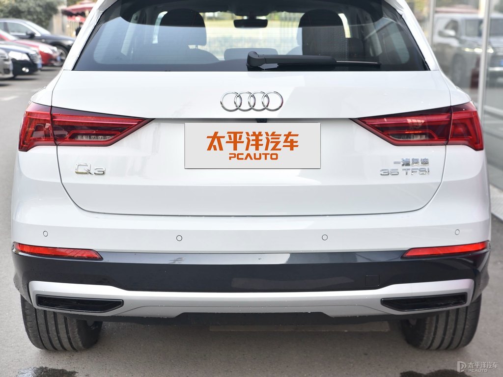冰川白奧迪Q3車尾外觀圖片