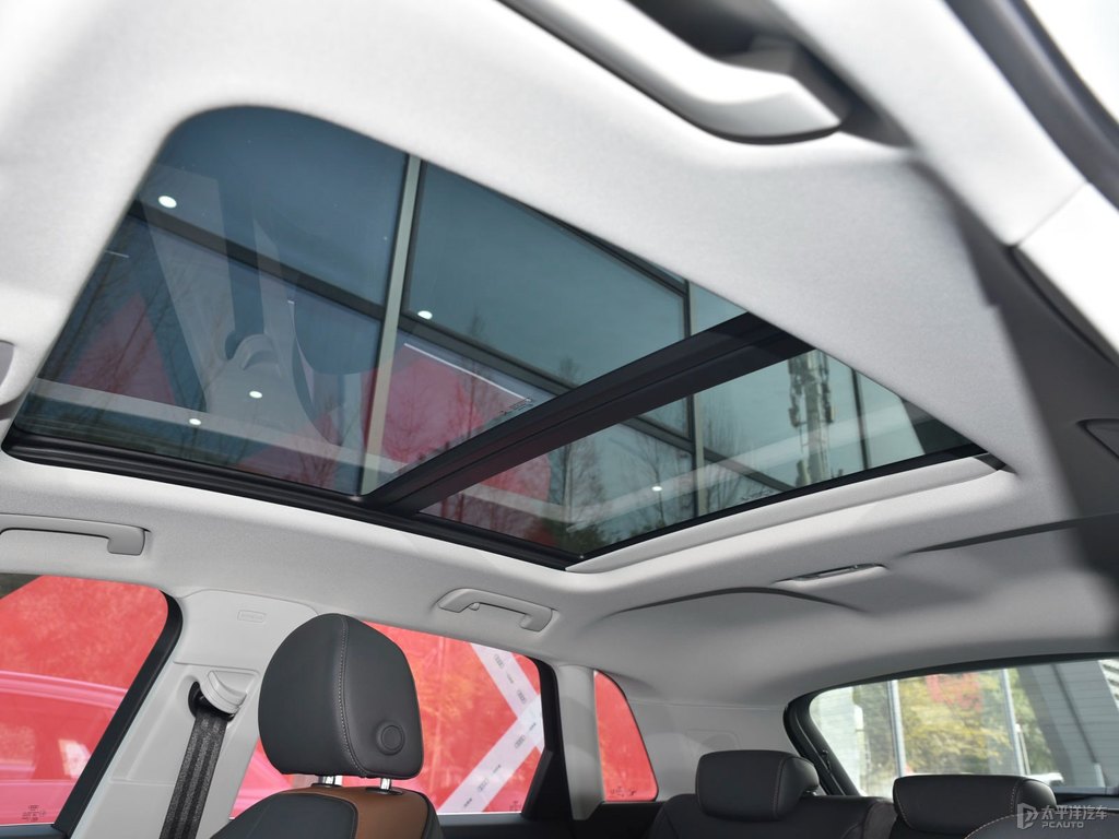 冰川白奧迪Q3車廂內(nèi)飾圖片