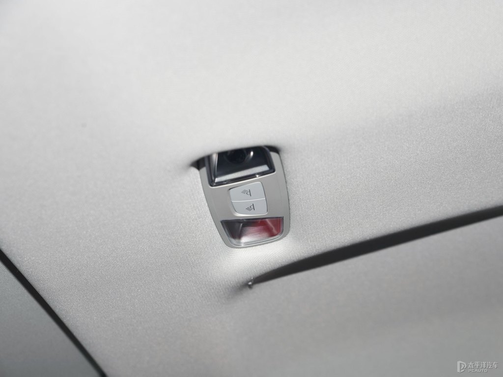 冰川白奧迪Q3車廂內(nèi)飾圖片