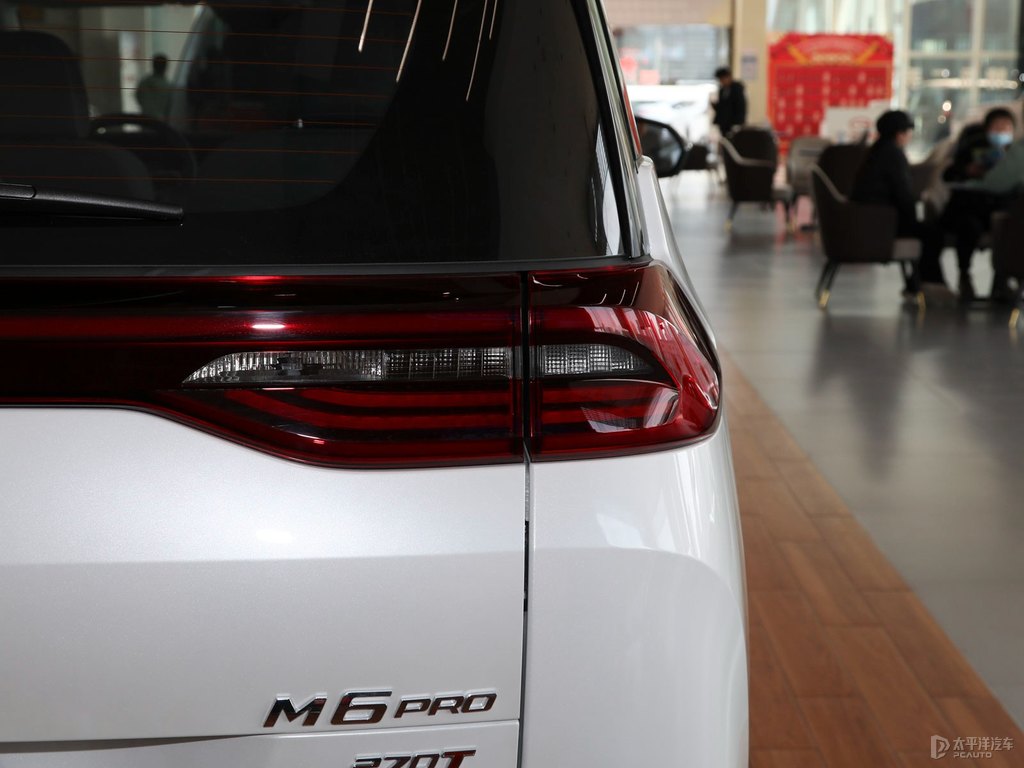刃影白傳祺M6車尾外觀圖片